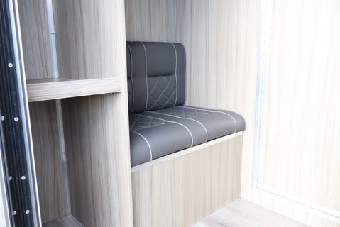 Renault Master 3.5 ton Coach Built Freddie Gover Horsebox with uprated suspension alloys  45