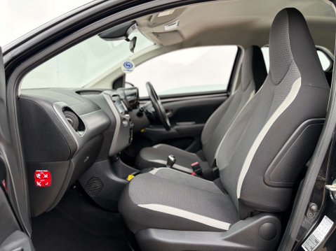 Toyota Aygo 1.0 Aygo X-Play TSS VVT-i CVT 5dr 51