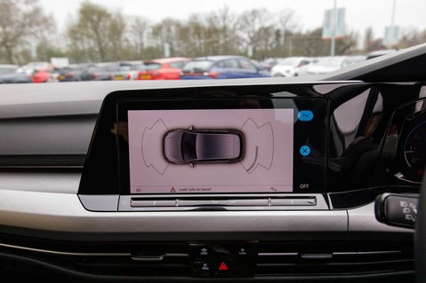 Volkswagen Golf LIFE TSI 21