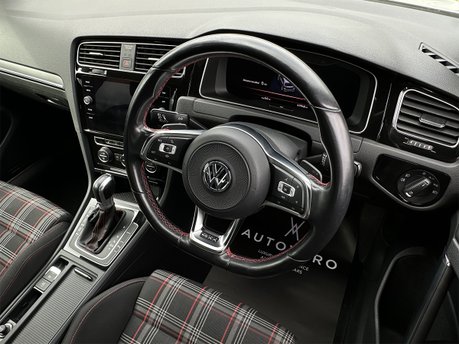 Volkswagen Golf GTI PERFORMANCE TSI DSG 58