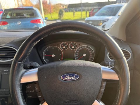 Ford Focus 2.0 TDCi Ghia 5dr IV 23