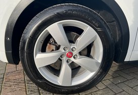 Jaguar E-Pace R-DYNAMIC SE 12