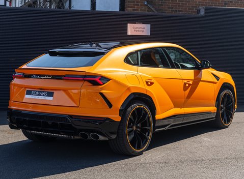 Lamborghini Urus Pearl Capsule 4