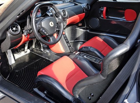 Ferrari Enzo 16