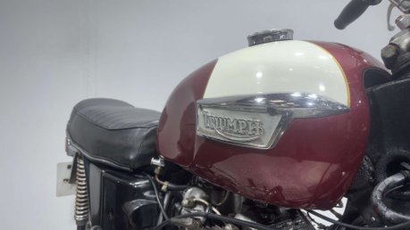 Triumph Bonneville 650 1973 GOOD RUNNING PROJECT BIKE CLASSIC BARN FIND 650CC 12