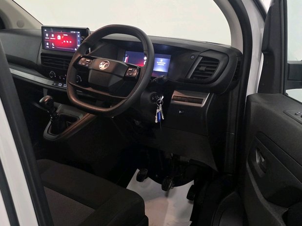 Vauxhall Vivaro VIVARO XL DIESEL 2.0 Turbo D 145 Prime H1 Van 17