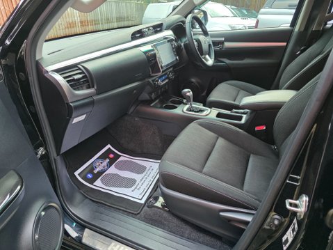 Toyota Hilux INVINCIBLE 4WD D-4D DCB Auto 15