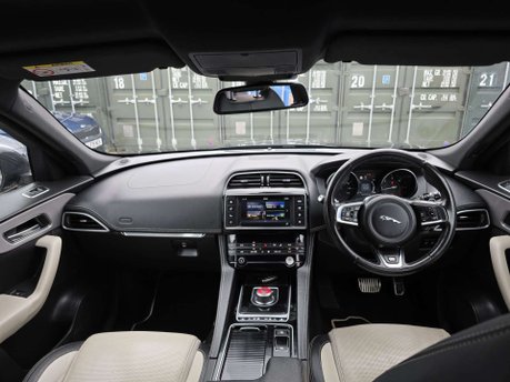 Jaguar F-Pace 2.0 D180 R-Sport SUV 5dr Diesel Auto AWD Euro 6 (s/s) (180 ps) 17
