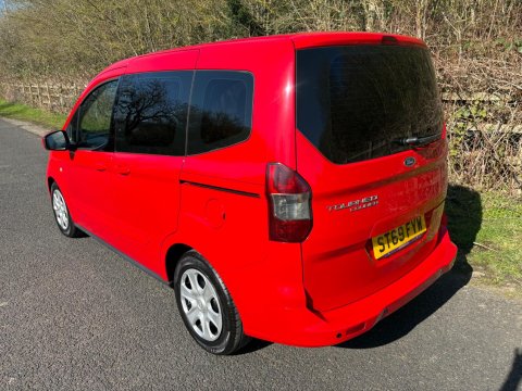 Ford Tourneo Courier ZETEC TDCI 12