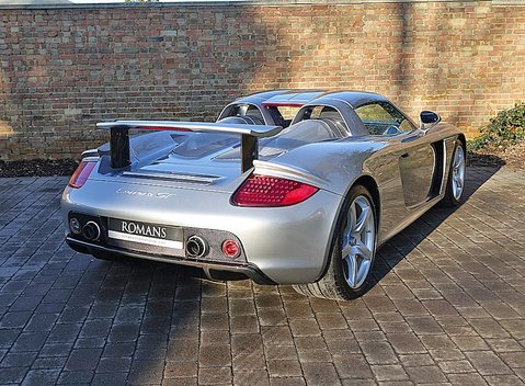 Porsche Carrera GT 18
