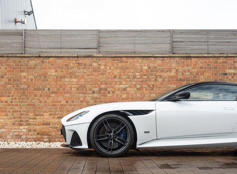 Aston Martin DBS Superleggera 30