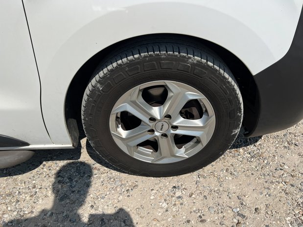 Peugeot Expert Crew Cab (SOLD) MWB L2H1 Low Roof Professional 3100 Air Con Alloys Sensors 14