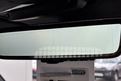 Land Rover Defender 90 D300 Hard Top X-Dynamic HSE 33
