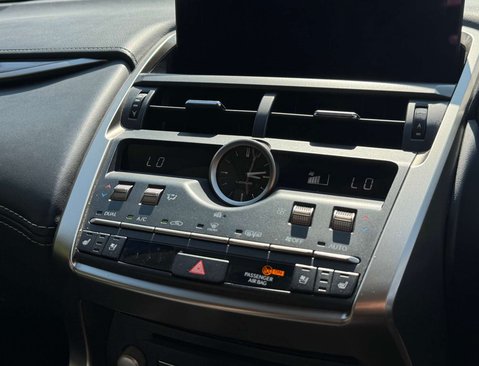 Lexus NX 2.5 NX 300h Takumi CVT 4WD 5dr 31
