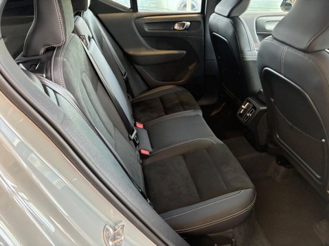 Volvo XC40 2.0 B4 MHEV Plus Dark DCT Auto Euro 6 (s/s) 5dr 12