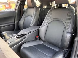 Lexus Ux 2.0 UX 250h 4x2 CVT 5dr 42