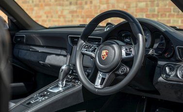 Porsche 911 (991.2) Targa 4 GTS 13