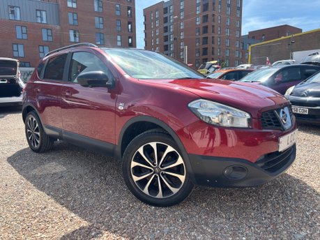 Nissan Qashqai 360 CAMERA..GLASS ROOF..SAT NAV..BLUETOOTH..10 SERVICES..STUNNING EXAMPLE