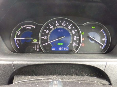 Toyota Voxy Hybrid 10