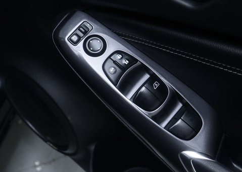 Nissan Juke 1.0 Juke N-Connecta DiG-T Semi-Auto 5dr 37