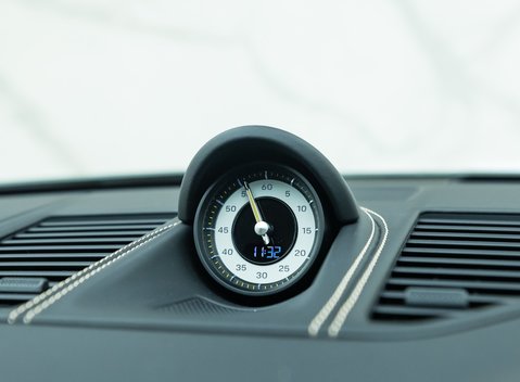 Porsche 911 GT3 TOURING (992) 20