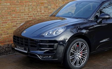 Porsche Macan Turbo 21