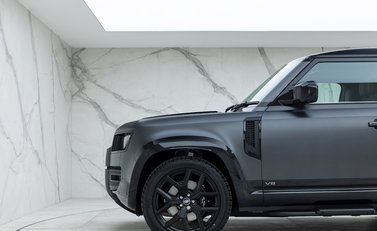 Land Rover Defender 90 V8 Carpathian Edition URBAN 26