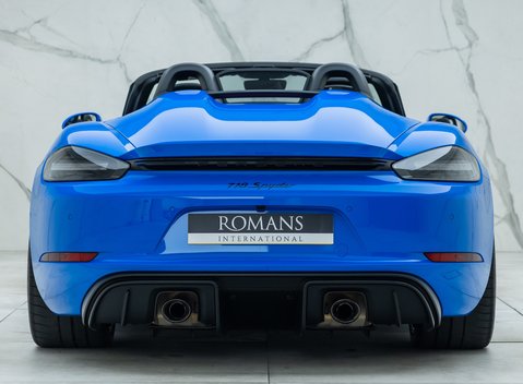 Porsche 718 SPYDER 8