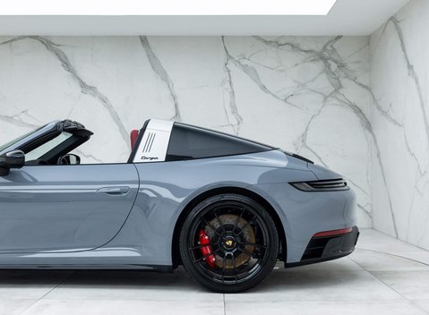 Porsche 911 Targa 4 GTS (992) 36