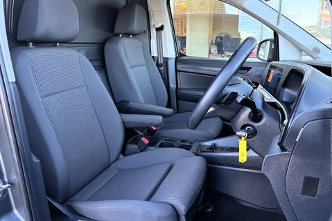 Volkswagen Caddy C20 122 ps Tdi Commerce Pro DSG Panel Van 4