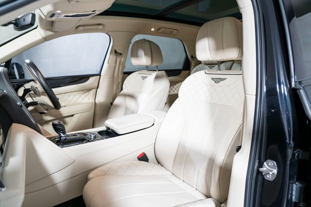 Bentley Bentayga W12. ALL TERRAIN SPEC. PANORAMIC ROOF. H, C & M SEATS. PRIVACY GLASS. 2