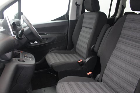 Vauxhall Combo Life 5dr 100kW Design 50kWh XL 7 Seat Electric Auto 11kW Charger 6