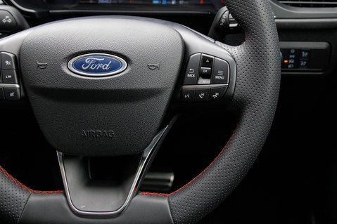 Ford Kuga ST-LINE X 21