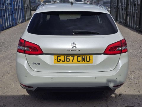 2017 Peugeot 308 thumbnail 10