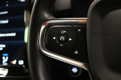 Volvo XC40 2.0 XC40 Inscription Pro B4 MHEV Auto 5dr 17