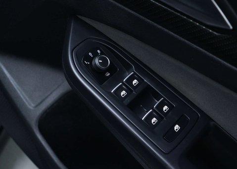 Volkswagen Golf 1.5 eTSI MHEV R-Line Hatchback 5dr Petrol Hybrid DSG Euro 6 (s/s) (150 ps) 40