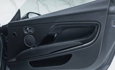 Aston Martin DBS Superleggera 27