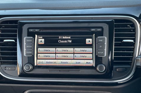 Volkswagen Beetle AUTOMATIC.. 5 SERVICES! CRUISE CONTROL..DAB RADIO..STUNNING CAR! 31