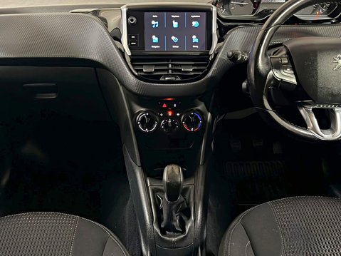 Peugeot 208 ALLURE PURETECH 1.2 15