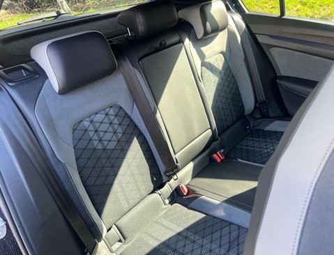 Volkswagen Golf 2.0 Golf R-Line TDI Semi-Auto 5dr 47