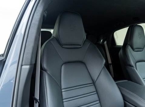 Porsche Cayenne Turbo GT 12