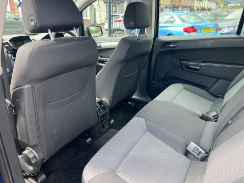Vauxhall Zafira 1.6 16V Exclusiv Euro 5 5dr 24