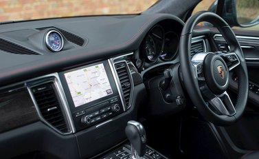 Porsche Macan Turbo 17