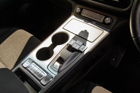 Hyundai KONA PREMIUM 38