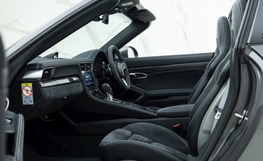 Porsche 911 Targa 4 GTS (991.2) Targa 16