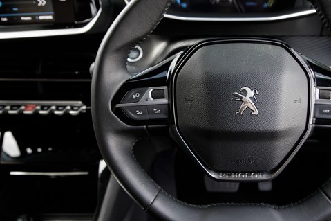 Peugeot 208 ALLURE PREMIUM 19