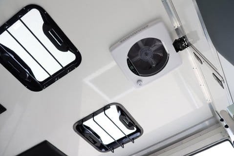 Renault Master DEMO MODEL 3.5 TON ADVANCE 150 AUTO STALLION BUILD SEEKER HORSEBOX REAR BED 31