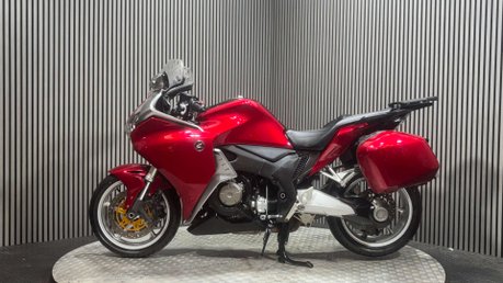 Honda VFR1200F VFR 1200 2014 ONLY 26K LUGGAGE NEW MOT WARRANTY TOURER 4