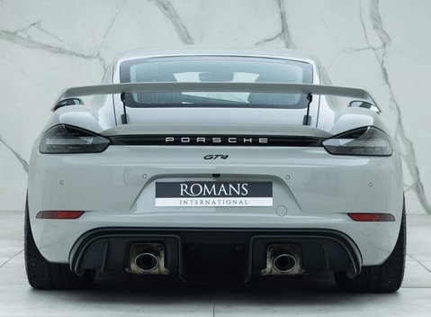 Porsche Cayman GT4 (718) 24