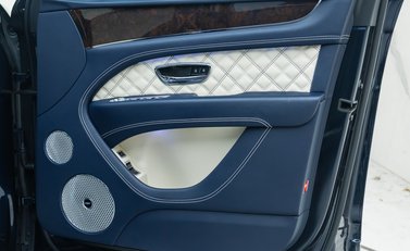 Bentley Bentayga V8 First Edition 30